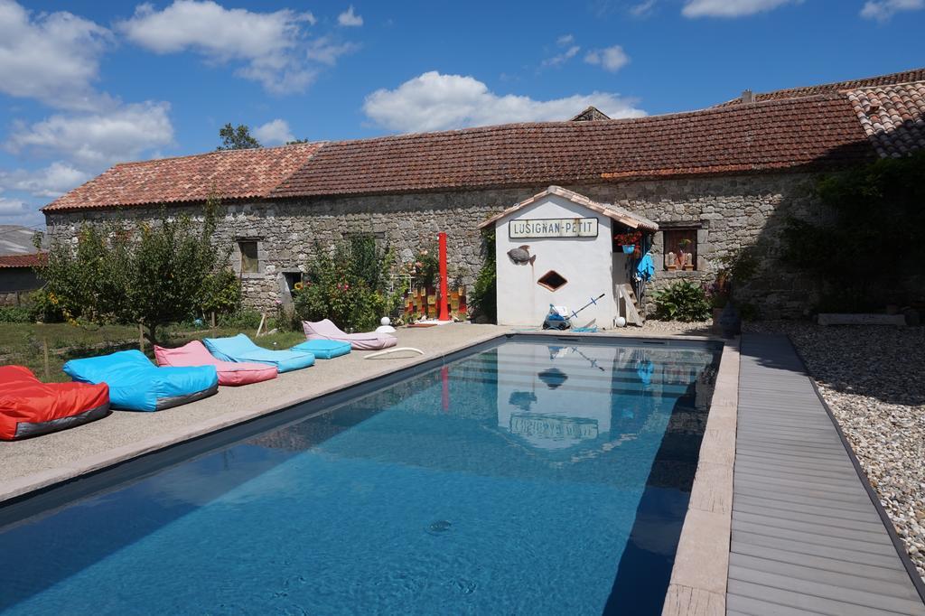 Au Bonheur D'Alphonse Bed & Breakfast Lusignan-Petit Eksteriør bilde